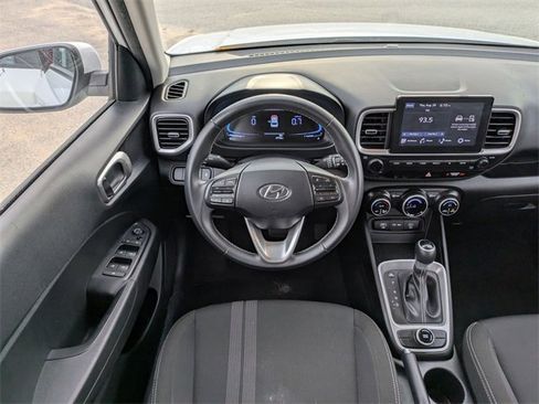 Used 2024 Hyundai Venue SEL image 28