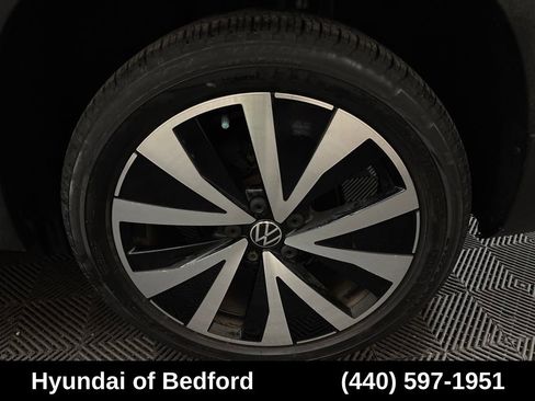 Used 2022 Volkswagen Taos SE w/ Panoramic Sunroof Package FWD image 26