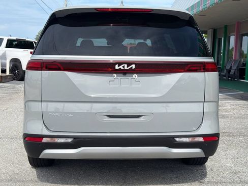 Used 2024 Kia Carnival EX FWD image 4