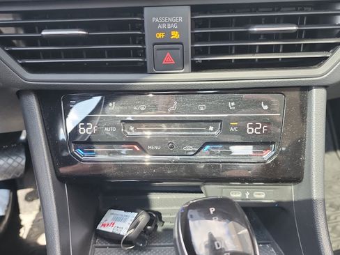 Used 2025 Volkswagen Jetta SEL FWD image 19