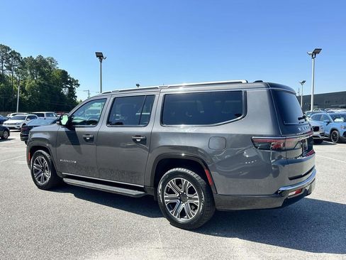 Used 2024 Jeep Wagoneer L Series II w/ Flexible Seating Group AWD/4WD image 25
