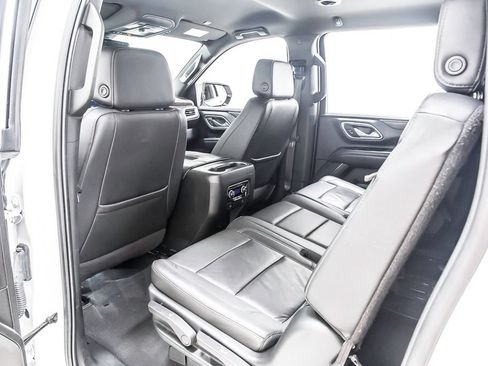 Used 2022 Chevrolet Suburban LT RWD image 30