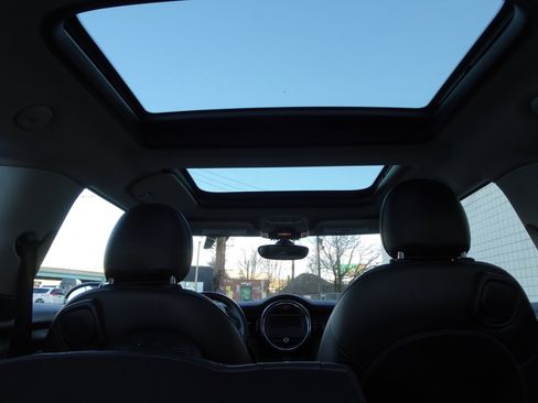 Used 2017 MINI Cooper 2-Door Hardtop image 9