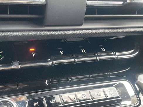 Used 2025 Lincoln Corsair FWD image 23