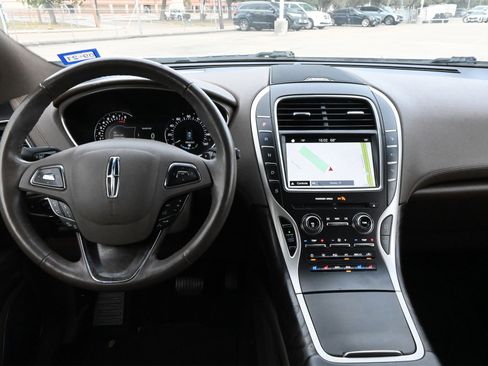 Used 2017 Lincoln MKX Reserve w/ Driver Assistance Package image 9
