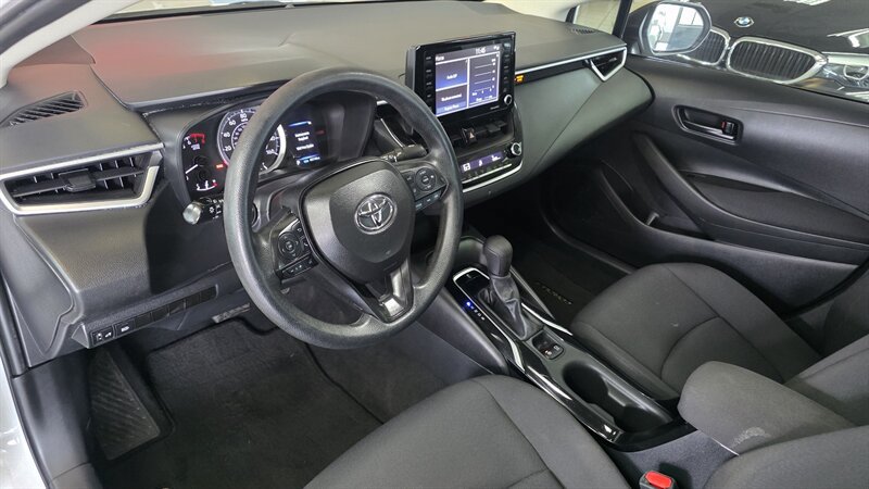 Used 2022 Toyota Corolla LE FWD image 9