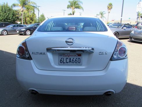 Used 2010 Nissan Altima 2.5 S FWD image 6
