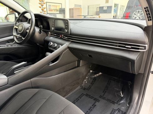 Used 2021 Hyundai Elantra SEL FWD image 18