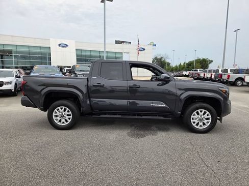 Used 2024 Toyota Tacoma SR5 RWD image 13