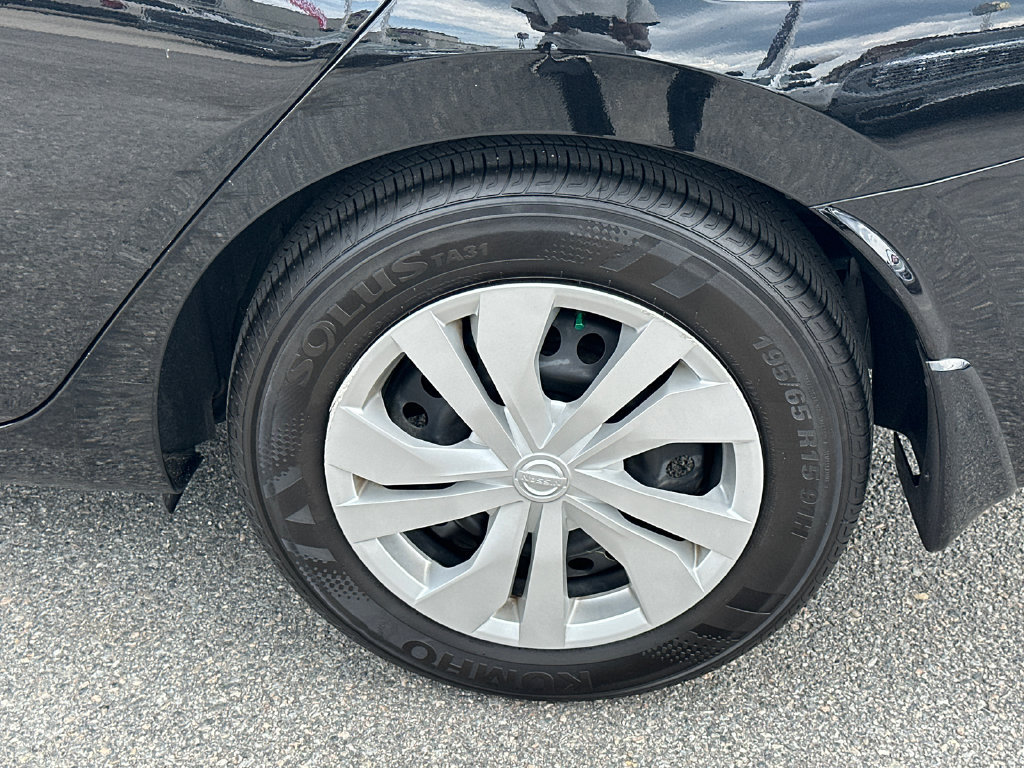 Used 2025 Nissan Versa S w/ Trunk Package FWD image 19