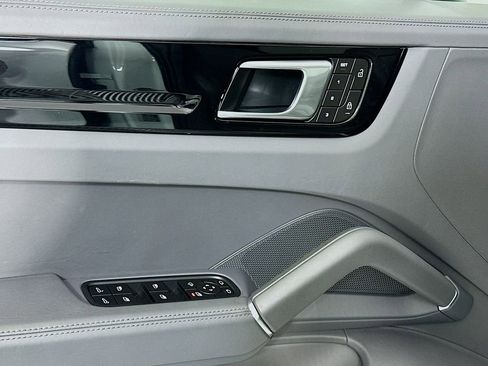 Certified 2022 Porsche Cayenne AWD/4WD image 20
