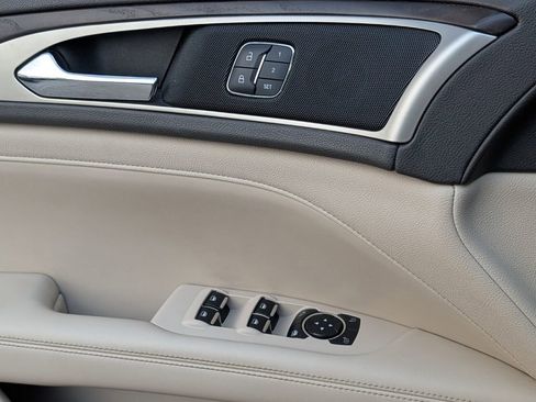 Used 2017 Lincoln MKZ Select image 27