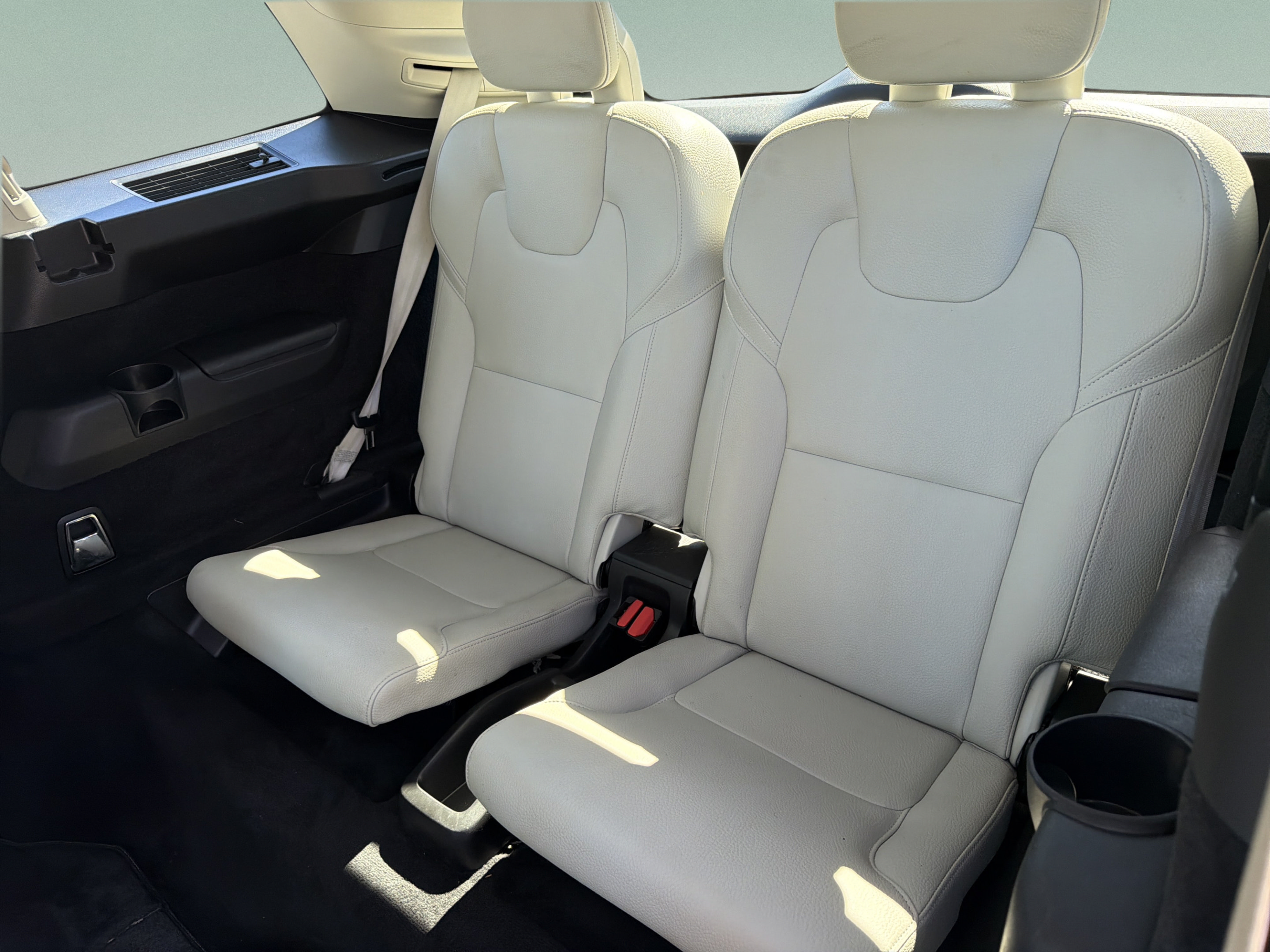 Used 2020 Volvo XC90 T6 Momentum AWD/4WD image 31