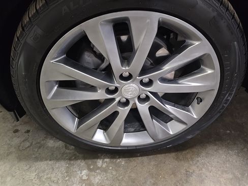 Used 2021 Buick Envision Avenir w/ Technology Package II image 4