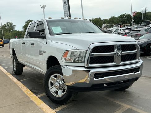 Used 2018 RAM 2500 Tradesman w/ Chrome Appearance Group AWD/4WD image 2