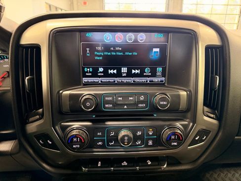 Used 2018 Chevrolet Silverado 1500 LT w/ All Star Edition image 32