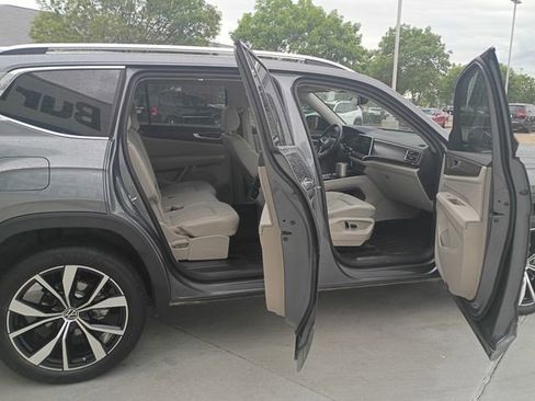Used 2024 Volkswagen Atlas SEL Premium R-Line AWD/4WD image 9