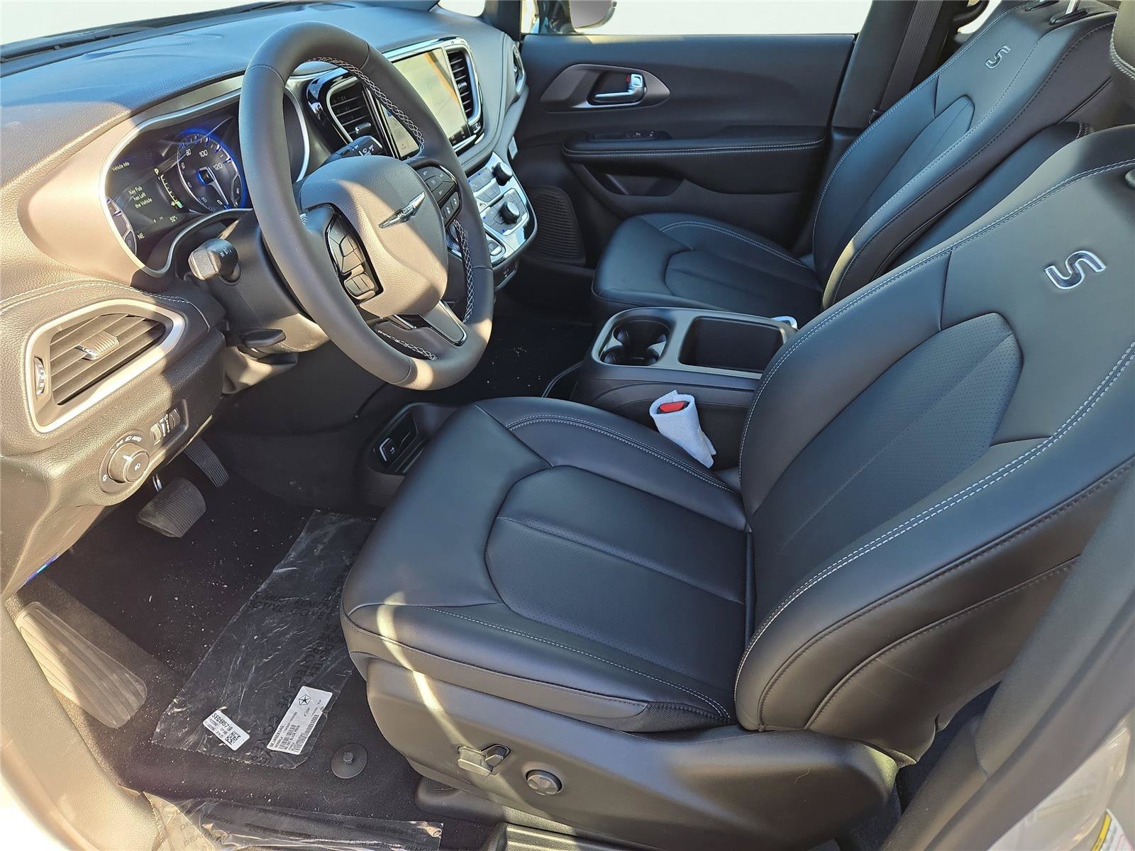 New 2026 Chrysler Pacifica Select w/ S Appearance Package FWD image 15
