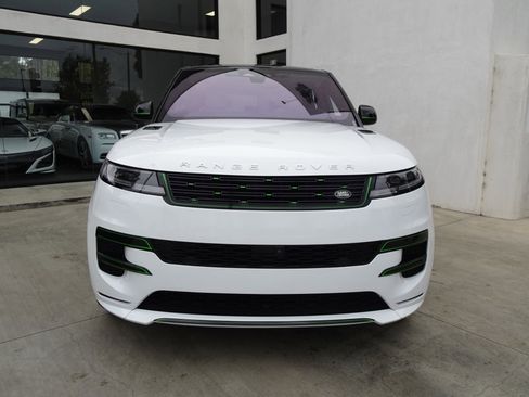 Used 2023 Land Rover Range Rover Sport SE Dynamic AWD/4WD image 2