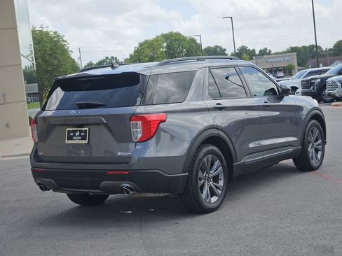 Used 2022 Ford Explorer XLT w/ Equipment Group 202A RWD image 4