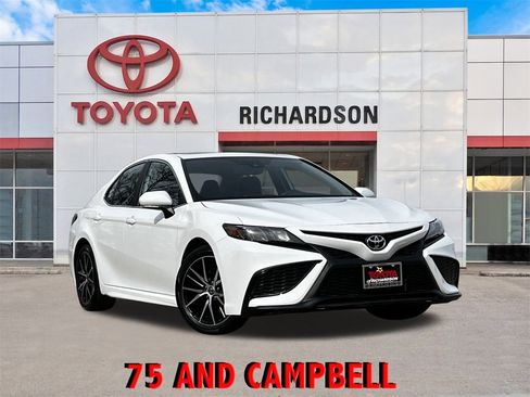 Used 2021 Toyota Camry SE w/ Cold Weather Package image 1