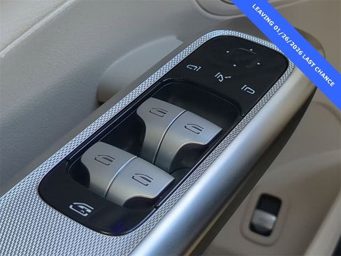 Used 2024 Mercedes-Benz GLC 300 4MATIC image 25