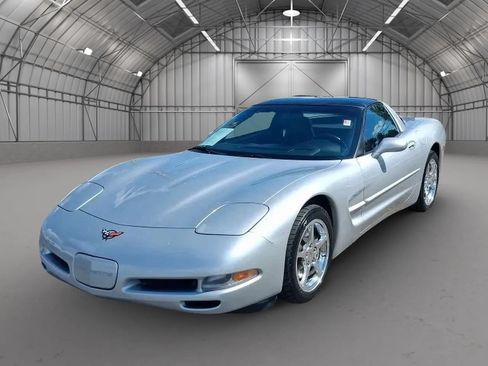 Used 2001 Chevrolet Corvette Coupe w/ Preferred Equipment Group2 RWD image 2