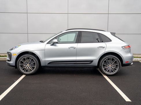 Certified 2026 Porsche Macan AWD/4WD image 2