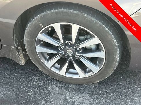 Used 2016 Nissan Altima 2.5 SV w/ Convenience Package FWD image 2