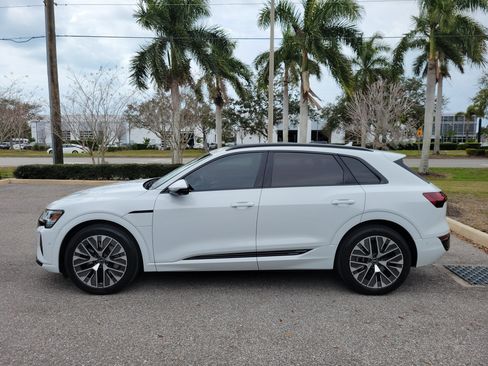 Used 2024 Audi Q8 e-tron Prestige w/ Prestige Package image 7