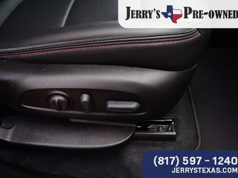 Used 2023 Chevrolet Traverse RS FWD image 25