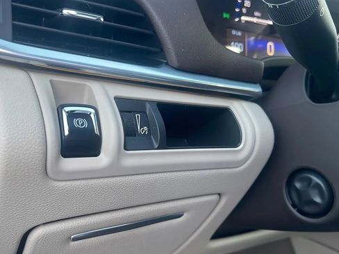 Used 2016 Cadillac XTS Luxury image 18