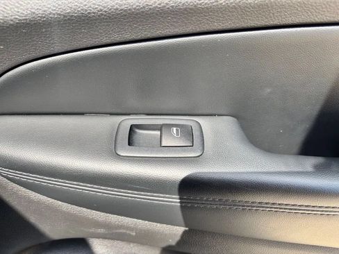 Used 2021 Jeep Grand Cherokee Laredo AWD/4WD image 28