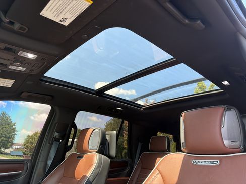 Used 2023 GMC Yukon Denali Ultimate w/ LPO, Floor Liner Package AWD/4WD image 8