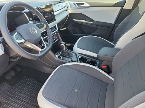 New 2025 Volkswagen Taos SE image 16
