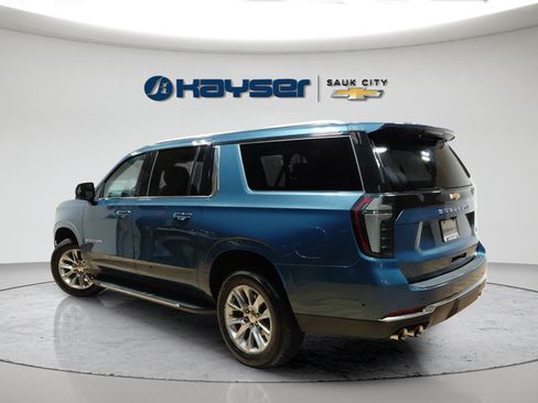 Used 2025 Chevrolet Suburban Premier AWD/4WD image 5