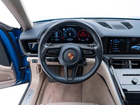 Certified 2025 Porsche Panamera 4 image 32