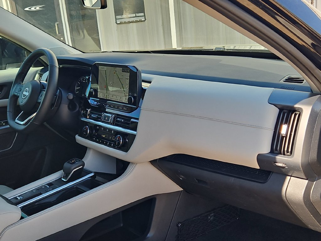 Used 2025 Nissan Pathfinder SL w/ SL Premium Package FWD image 30