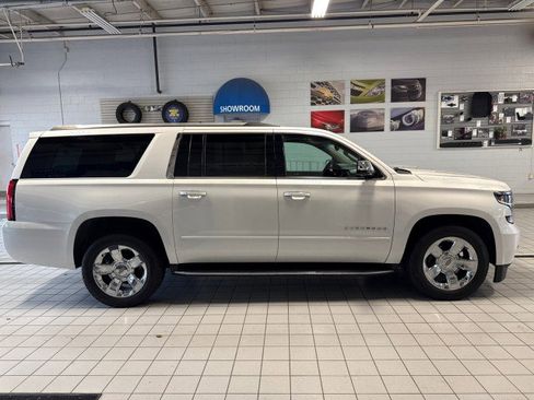 Used 2018 Chevrolet Suburban Premier AWD/4WD image 2