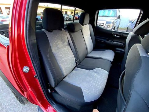 Used 2022 Toyota Tacoma TRD Off-Road image 18