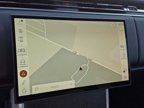 Used 2024 Land Rover Range Rover Long Wheelbase SE image 17