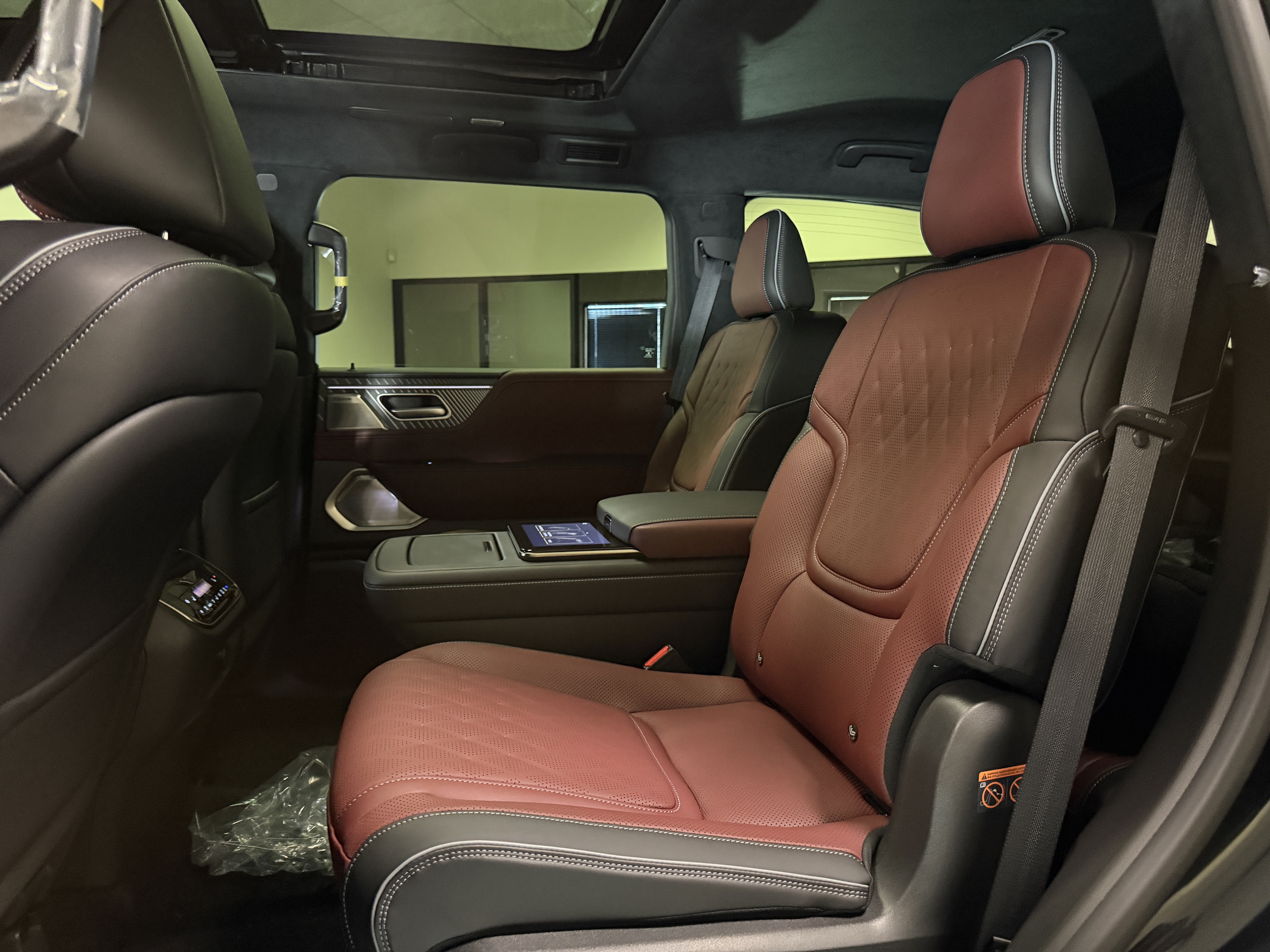 New 2026 INFINITI QX80 Autograph w/ Premium Cargo Package AWD/4WD image 17