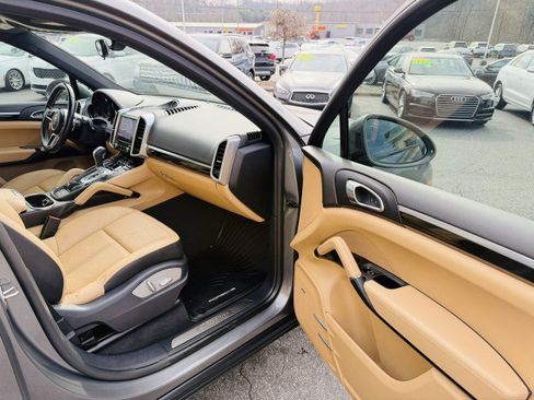 Used 2017 Porsche Cayenne image 20