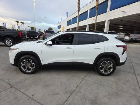 Used 2025 Chevrolet Trax LT w/ Driver Confidence Package FWD image 3