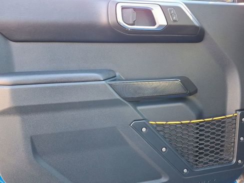 Used 2024 Ford Bronco Badlands image 13