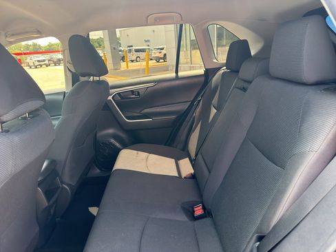 Used 2020 Toyota RAV4 LE FWD image 14