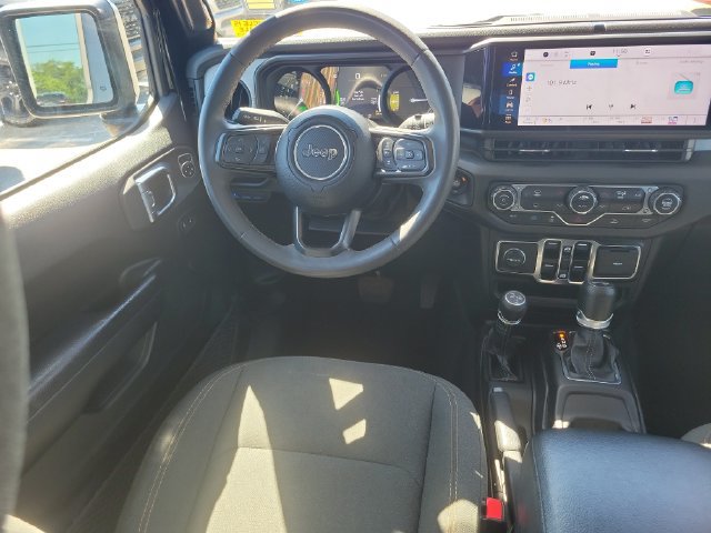 Used 2024 Jeep Wrangler Unlimited AWD/4WD image 11