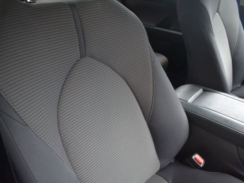 Used 2025 Toyota Highlander LE FWD image 23