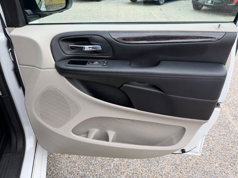 Used 2020 Dodge Grand Caravan SE FWD image 41