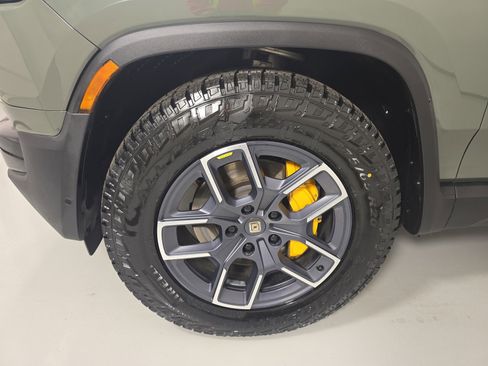 Used 2022 Rivian R1T Launch Edition image 9